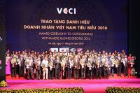 Quản chặt việc xét tôn vinh danh hiệu và trao giải thưởng cho doanh nhân, doanh nghiệp